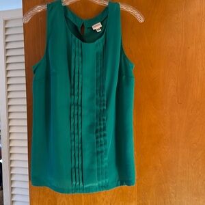 Women’s green top